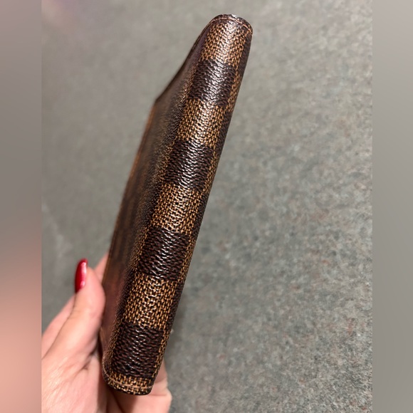 LOUIS VUITTON
Damier Ebene Small Ring Agenda Cover - Picture 8 of 8